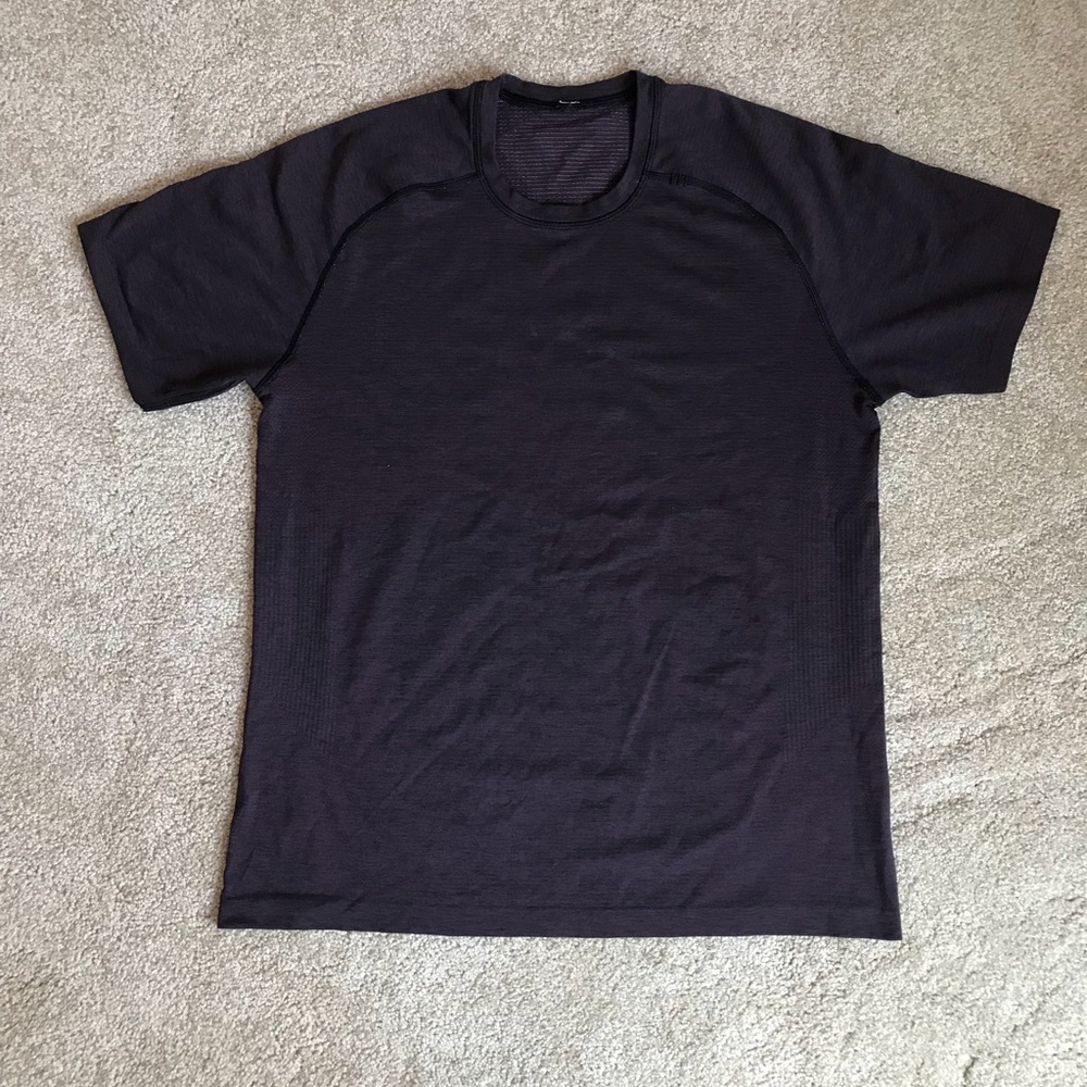 EUC Men’s Lululemon shirt, size large